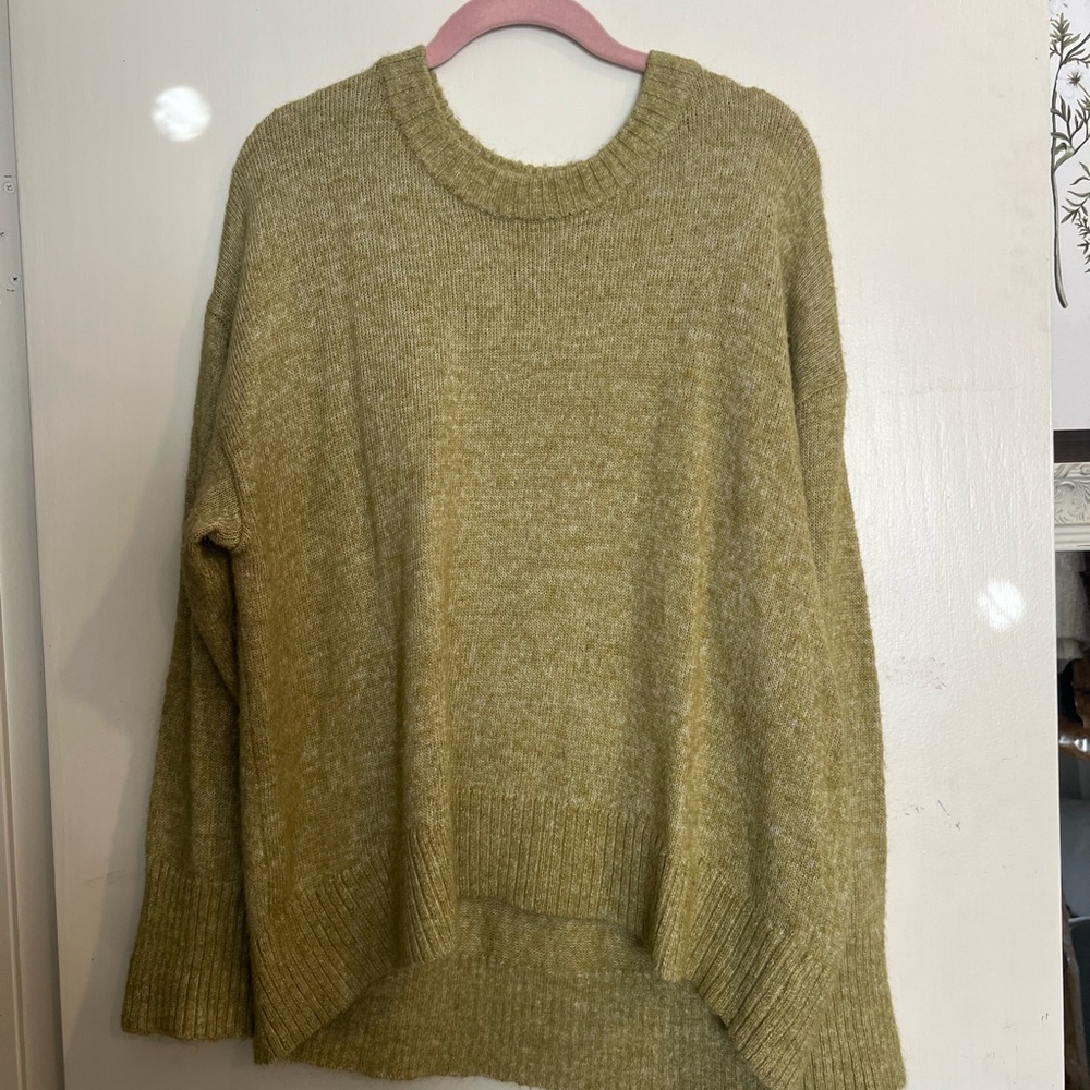 Old Navy Women's Moss Green Crew Neck Sweater